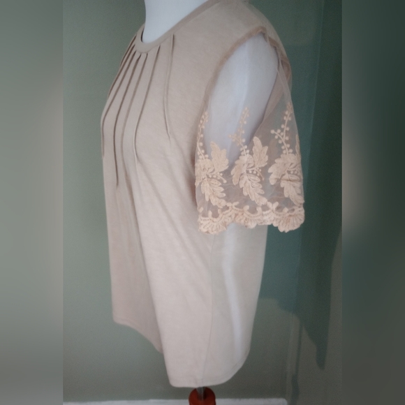 Exclusive Tops - Women's lacy lace sleeve top Size M
